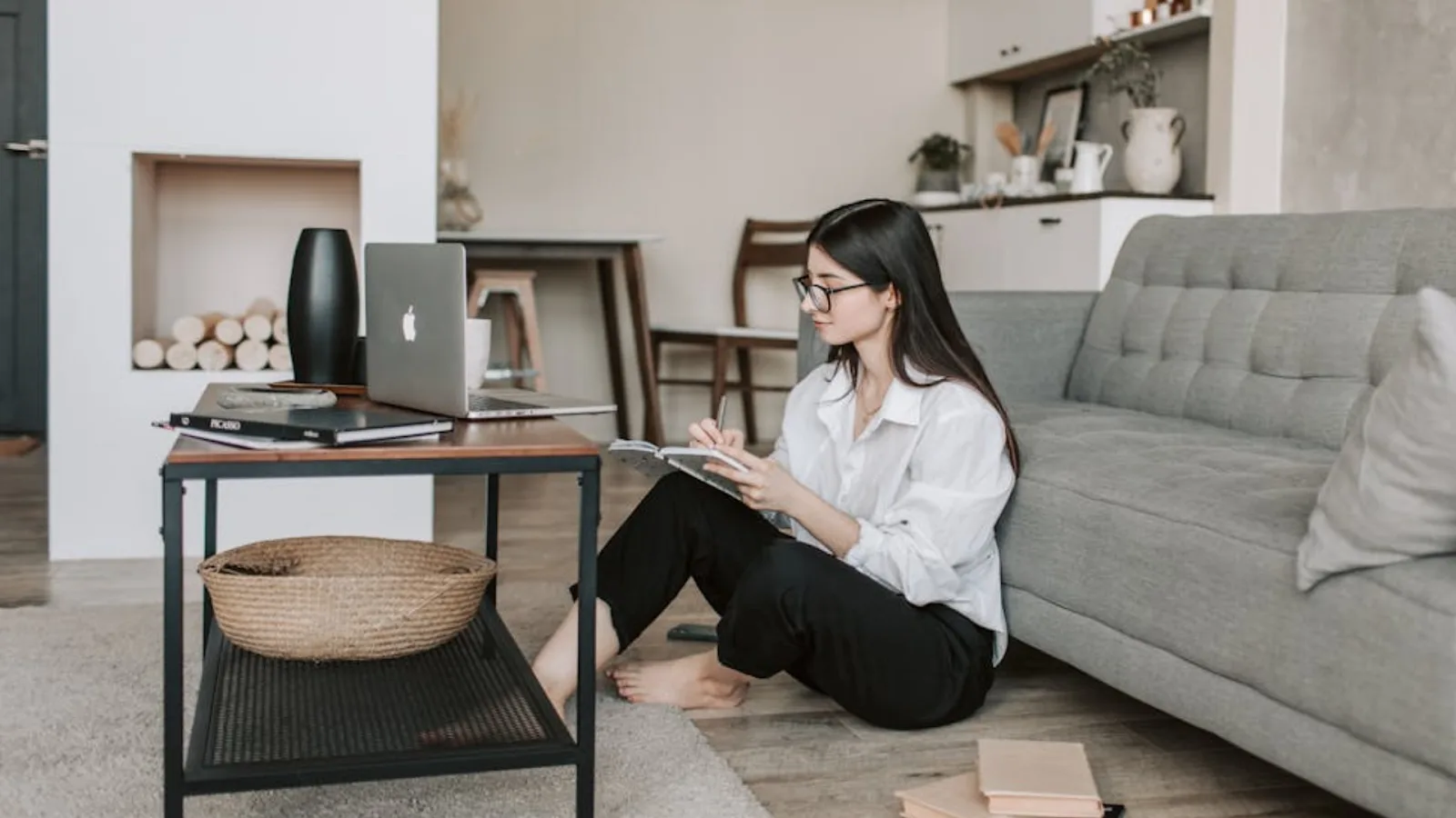 Home-based entrepreneur organizing ideas for a flexible side hustle business